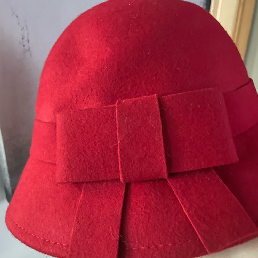 Lafayette collection Red wool hat